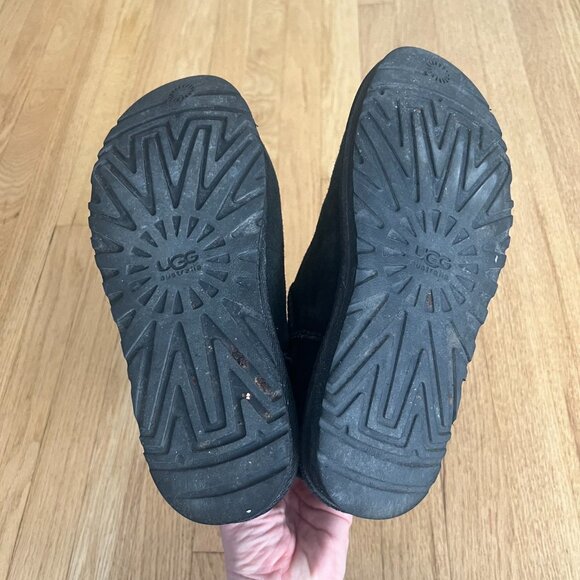 UGG Classic Short Black Sheepskin Boots Women's Size 9 - Picture 9 of 9